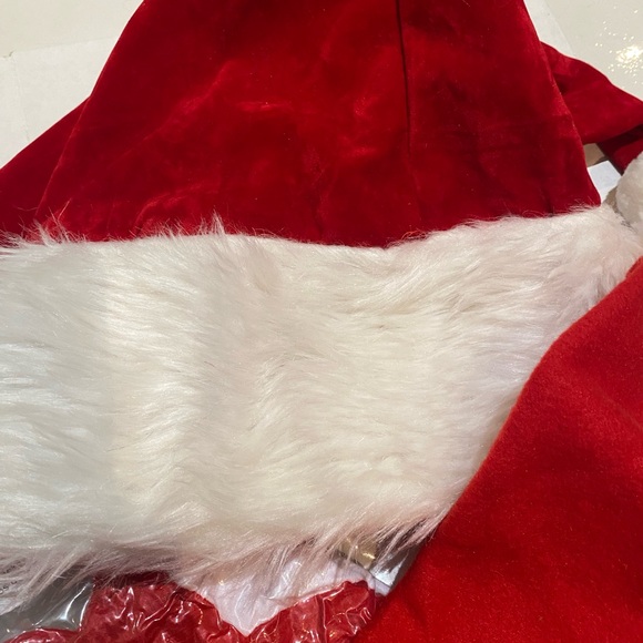 A lot of 20 Santa hats, some with characters one plain with faux fur. - Picture 2 of 3